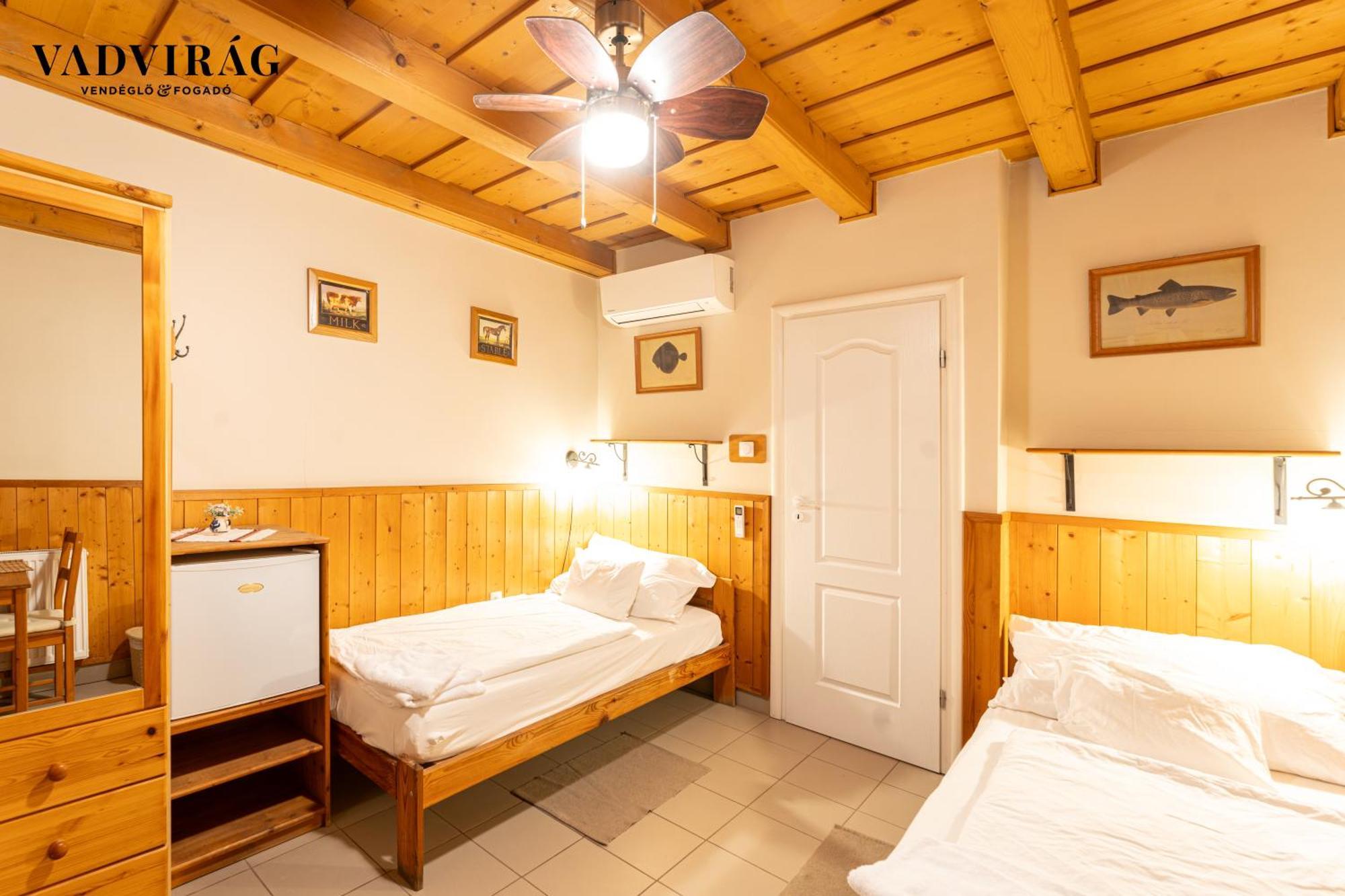 Vadvirag Vendeglo Es Fogado Bed and Breakfast Tatabánya Exteriör bild